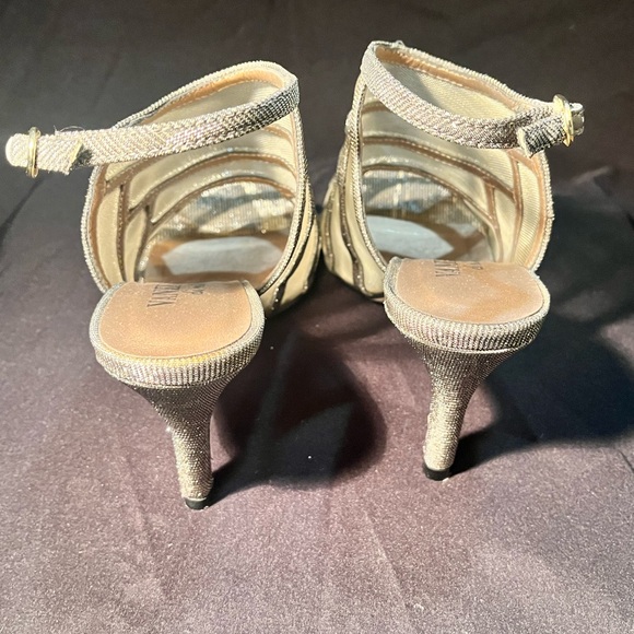 ***** SOLD ***** - Picture 4 of 7